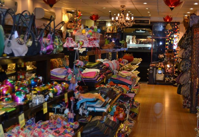 日本語を話す店員がいる