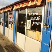 冬場は扉が閉まってますが、営業はしてます。