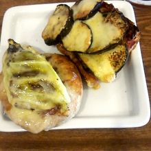 キャベツのペイザンヌとズッキーニのタルティーヌ、だったかな？