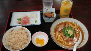 黄色い麺の沖縄そば！その正体は・・・・