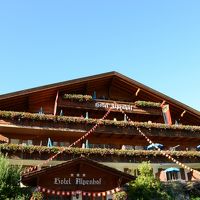 スイスのホテルらしい外観です