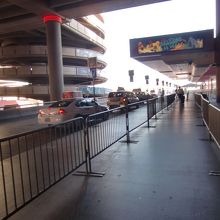 番号の書いてある、タクシー乗り場