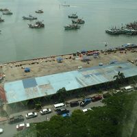 真下のマーケットです