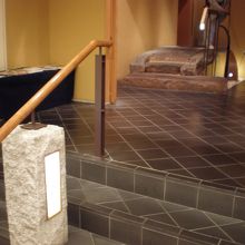 凝ったつくりの入口