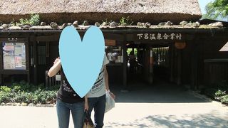 気軽に合掌造りの建物を見れる場所。