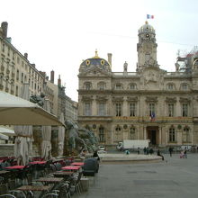 カフェ、噴水・・