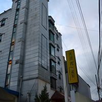 やっと見つけた！黄色い看板が目印。