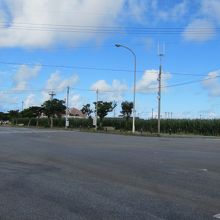 空港入口バス停からターミナルまでの距離感