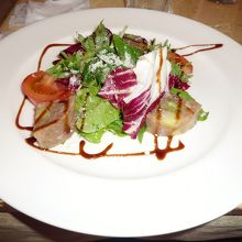 前菜：牛肉のテリーヌとアスパラガス　