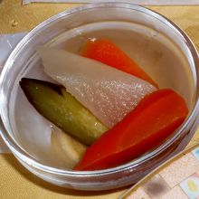 ガレットにはピクルスが付きます！