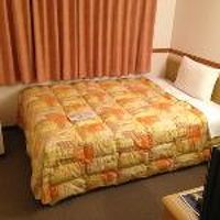 部屋は狭くて閉塞感がする