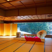 食事処の入口。広すぎるぅ。