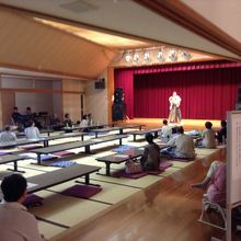 休憩所、演歌リサイタルやってました