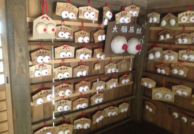 乳神様の神社