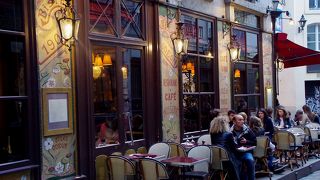 パリの可愛い小道に佇むショコラティエの美しいフレンチはいかが？