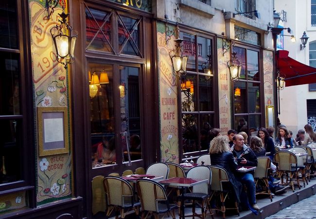 パリの可愛い小道に佇むショコラティエの美しいフレンチはいかが？