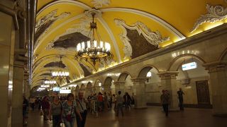 モスクワのメトロはまるで美術館！！でも…