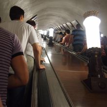 とにかく長いエスカレーター