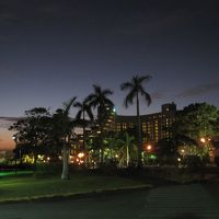 ホテル併設のチャペルとホテル夜景