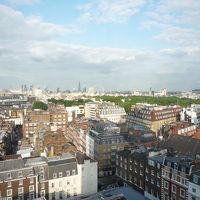 遠くにロンドンアイやビックベンが見えます