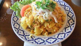 混んでたけど、いい雰囲気のカフェ♪