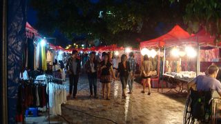 ビエンチャンのナイトマーケットも面白い！