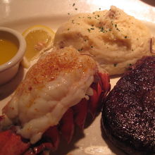 フィレステーキ＋単品追加でロブスターです。