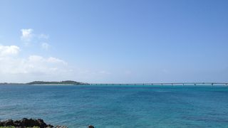 対岸に池間島を臨みます