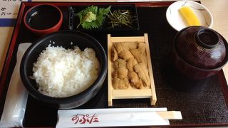 うに丼，渦巻きソーセージが美味い