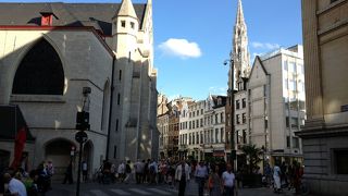 観光客向けレストランが多い