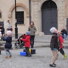 シャボン玉を追いかける天使たち。