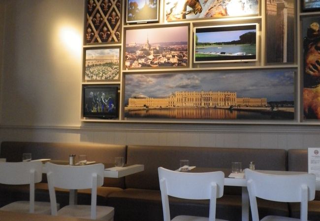 モニュメント カフェ (ヴェルサイユ)