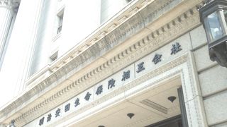 皇居前の重厚な建物です!!