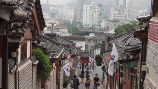 韓国の伝統建築を眺めながら、ゆっくり散歩
