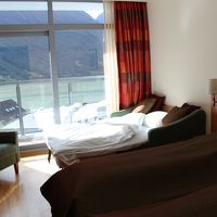 ベッドが狭い！