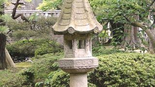 なんとなくユーモラスな灯籠