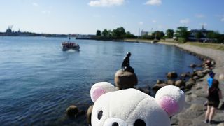 周りの人間観察も楽しいリトルマーメイド