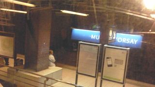 オルセー美術館前の駅