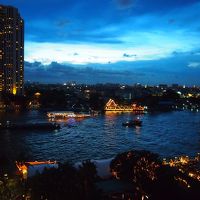 夜はディズニーランドのよう、お洒落してホテルで食事を