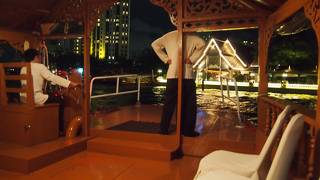 タイ舞踊を見ながら、タイ料理のコース料理を。