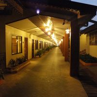 この通路を電動カートが走ります。