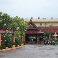 エントランスですこの外観から想像できないほど中は広大です