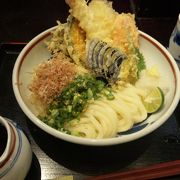 駅構内のうどん店