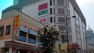 浅草の中心よりは少し離れていますが、ここはROXです 