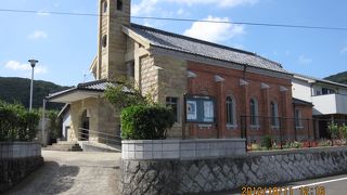 土地に溶け込んでいる教会