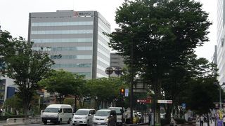 通りの両側にはビルも建っていて、けっこう開発が進んでいるように感じました。