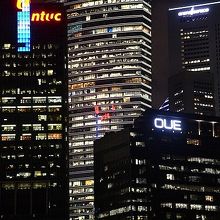 ラッフルズ・プレイスの高層ビル群の一部。