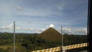 ぽこぽこした不思議な風景