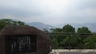 龍馬像と共に　眼下に長崎の街を一望
