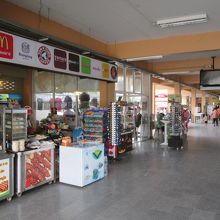 ”売り”だったはずのバス・スケジュール掲示のテレビ画面も、す